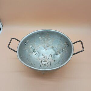 Vintage Aluminum Colander / Metal Strainer 9.5 inch - 7 Star, 2 Handle, 3 Feet